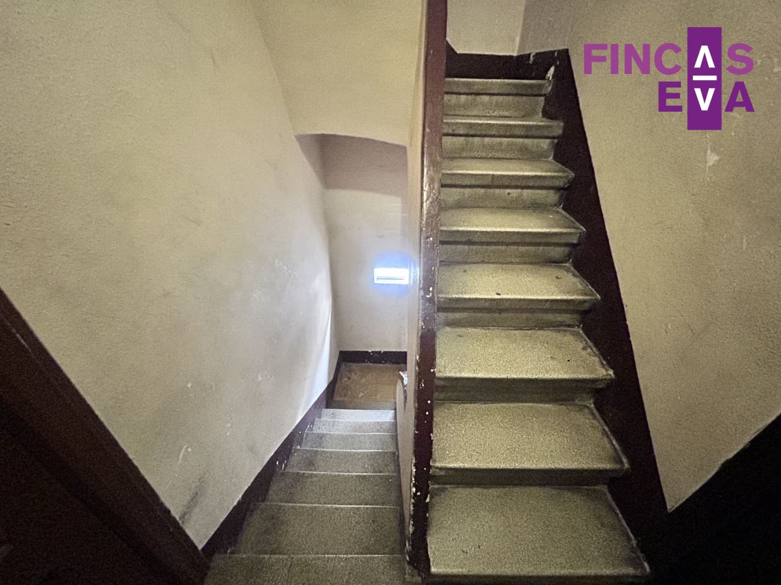 Flat for sale in L'Hospitalet de Llobregat - € 100,000 (Ref: 9694516)