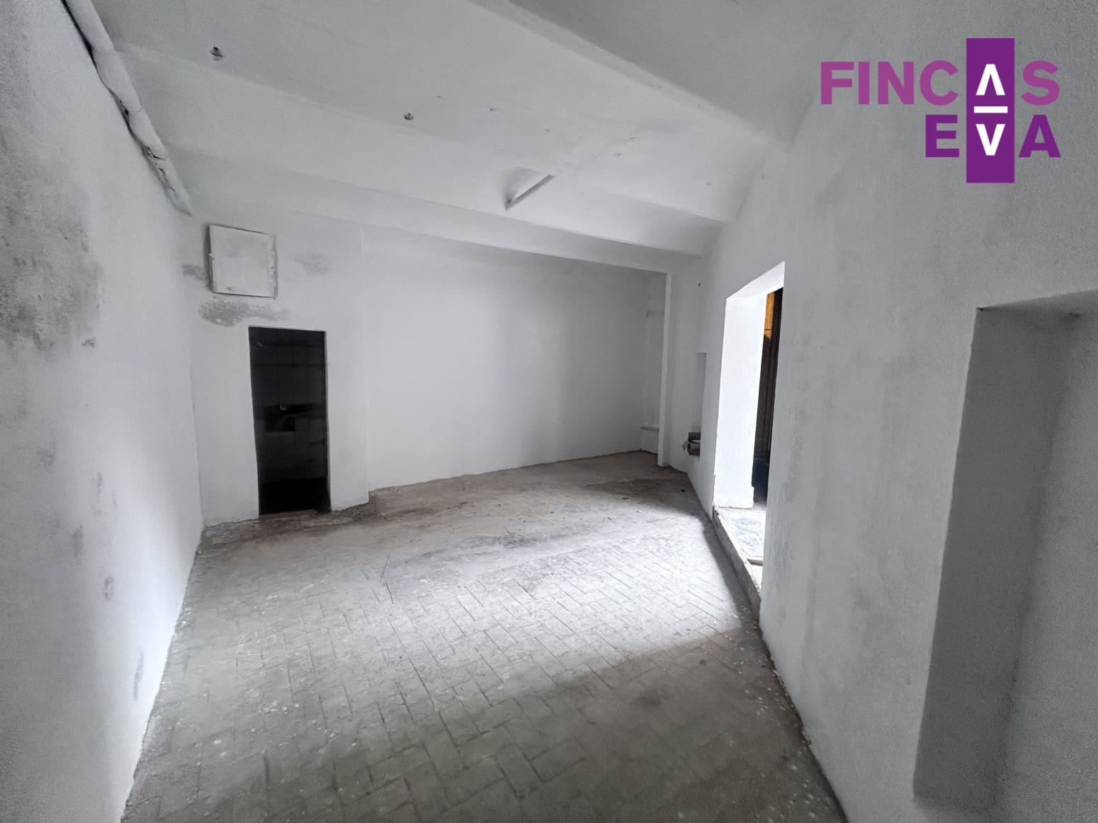 Flat for sale in L'Hospitalet de Llobregat - € 100,000 (Ref: 9694516)