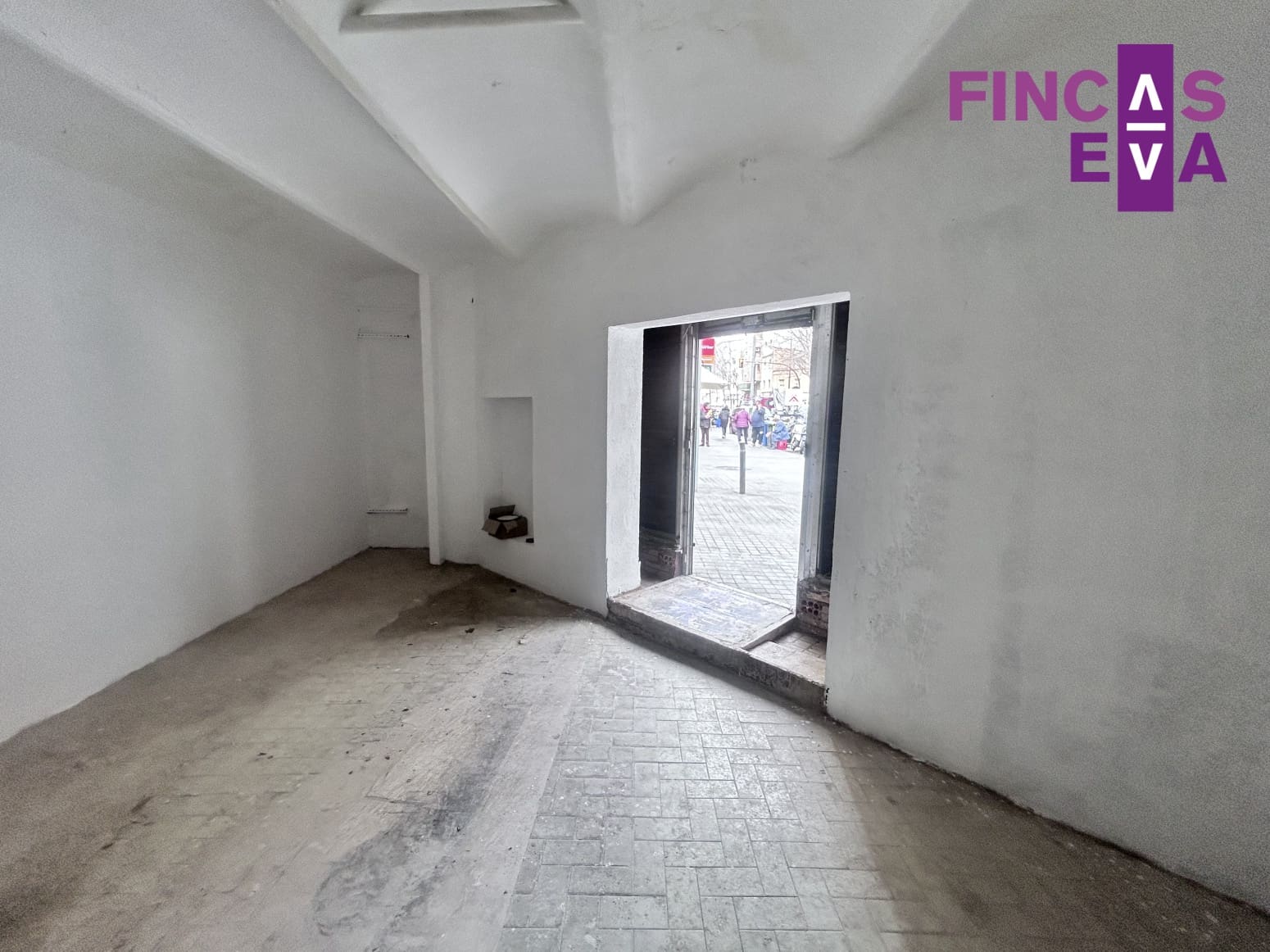 Flat for sale in L'Hospitalet de Llobregat - € 100,000 (Ref: 9694516)