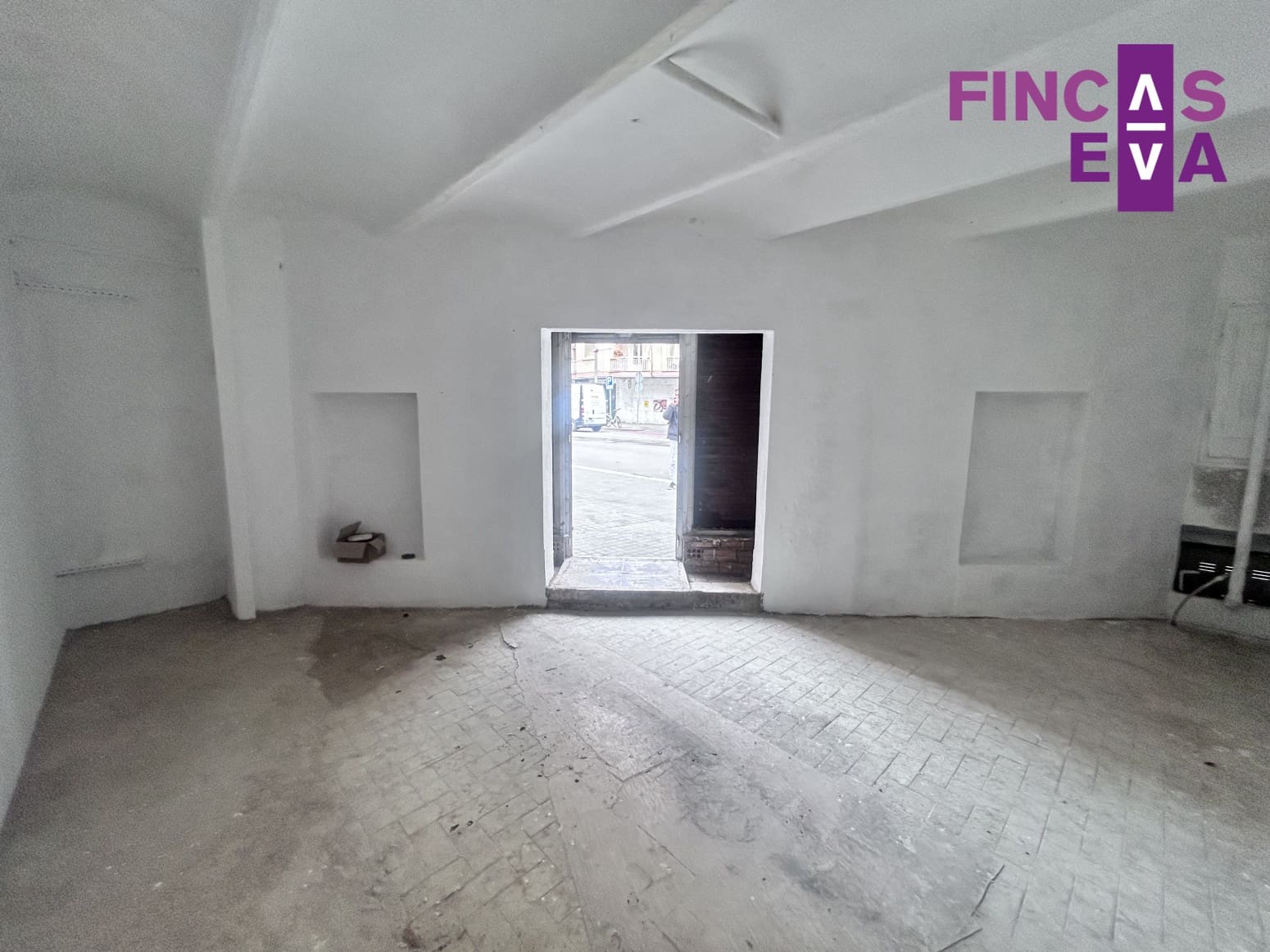 Flat for sale in L'Hospitalet de Llobregat - € 100,000 (Ref: 9694516)