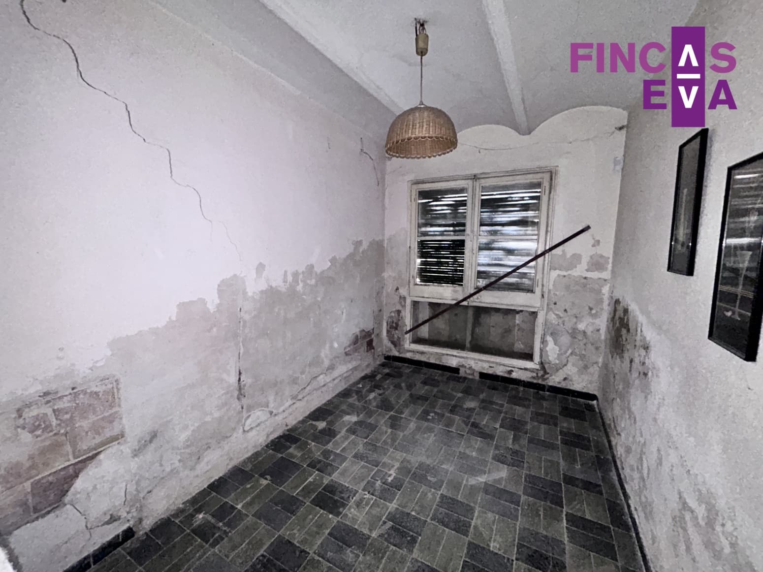 Flat for sale in L'Hospitalet de Llobregat - € 100,000 (Ref: 9694516)