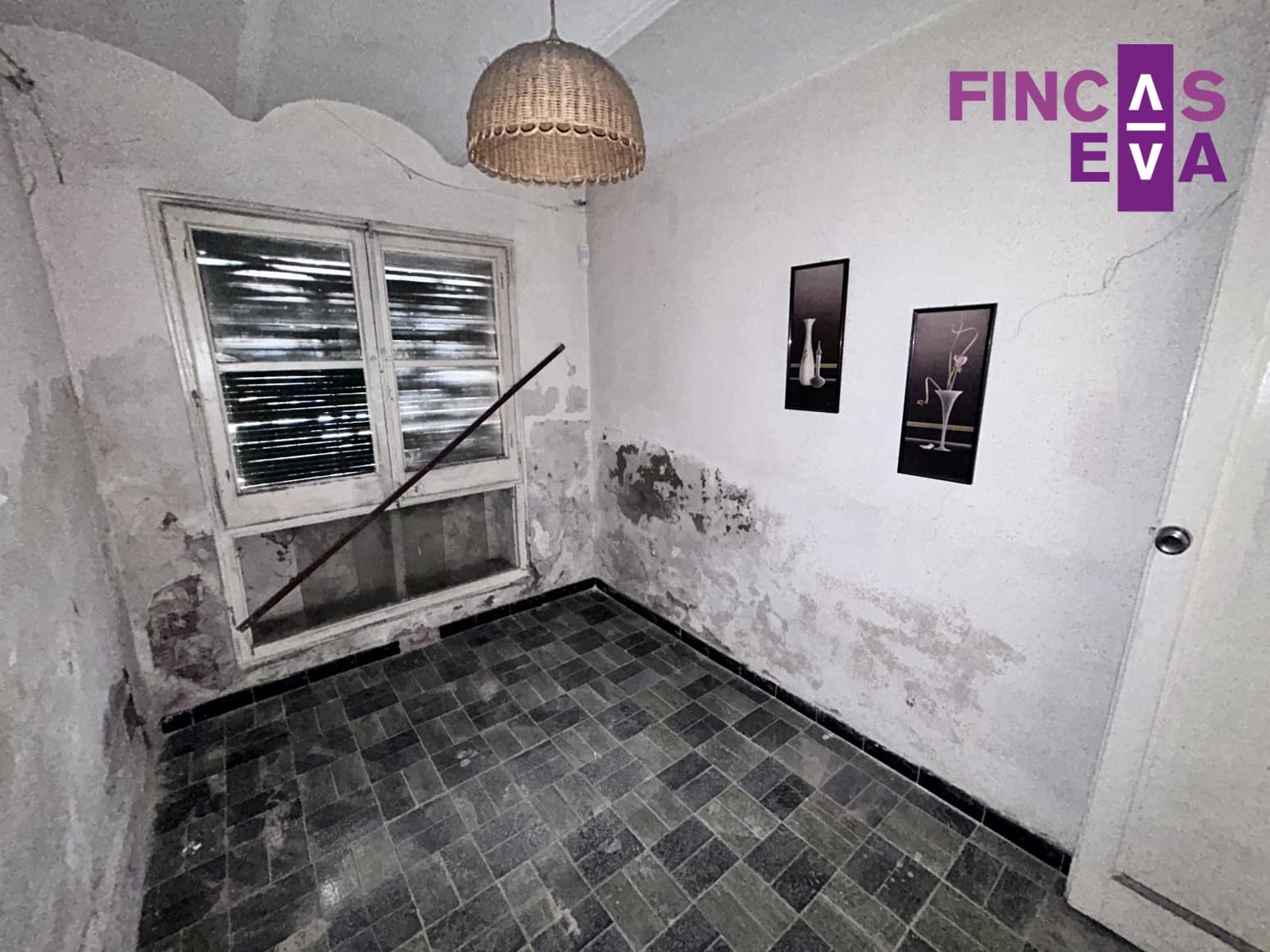 Flat for sale in L'Hospitalet de Llobregat - € 100,000 (Ref: 9694516)