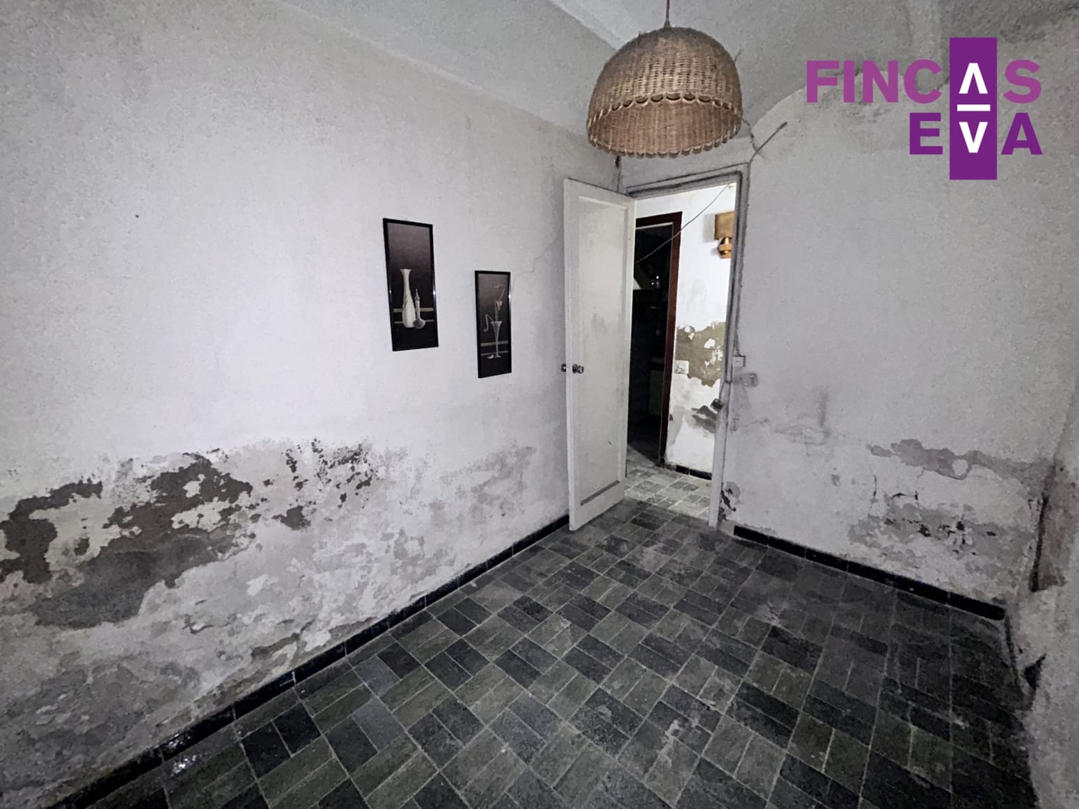 Flat for sale in L'Hospitalet de Llobregat - € 100,000 (Ref: 9694516)