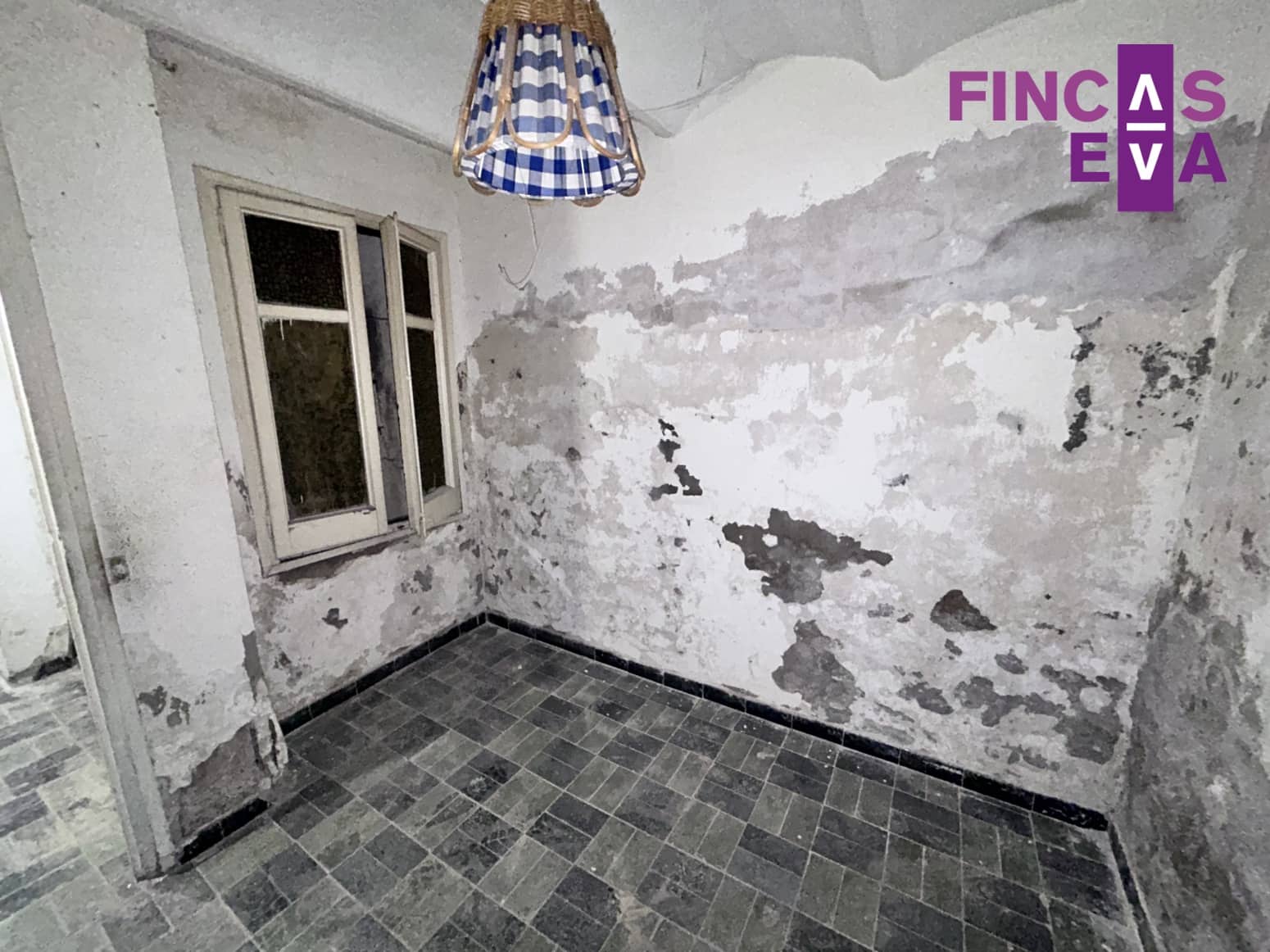 Flat for sale in L'Hospitalet de Llobregat - € 100,000 (Ref: 9694516)