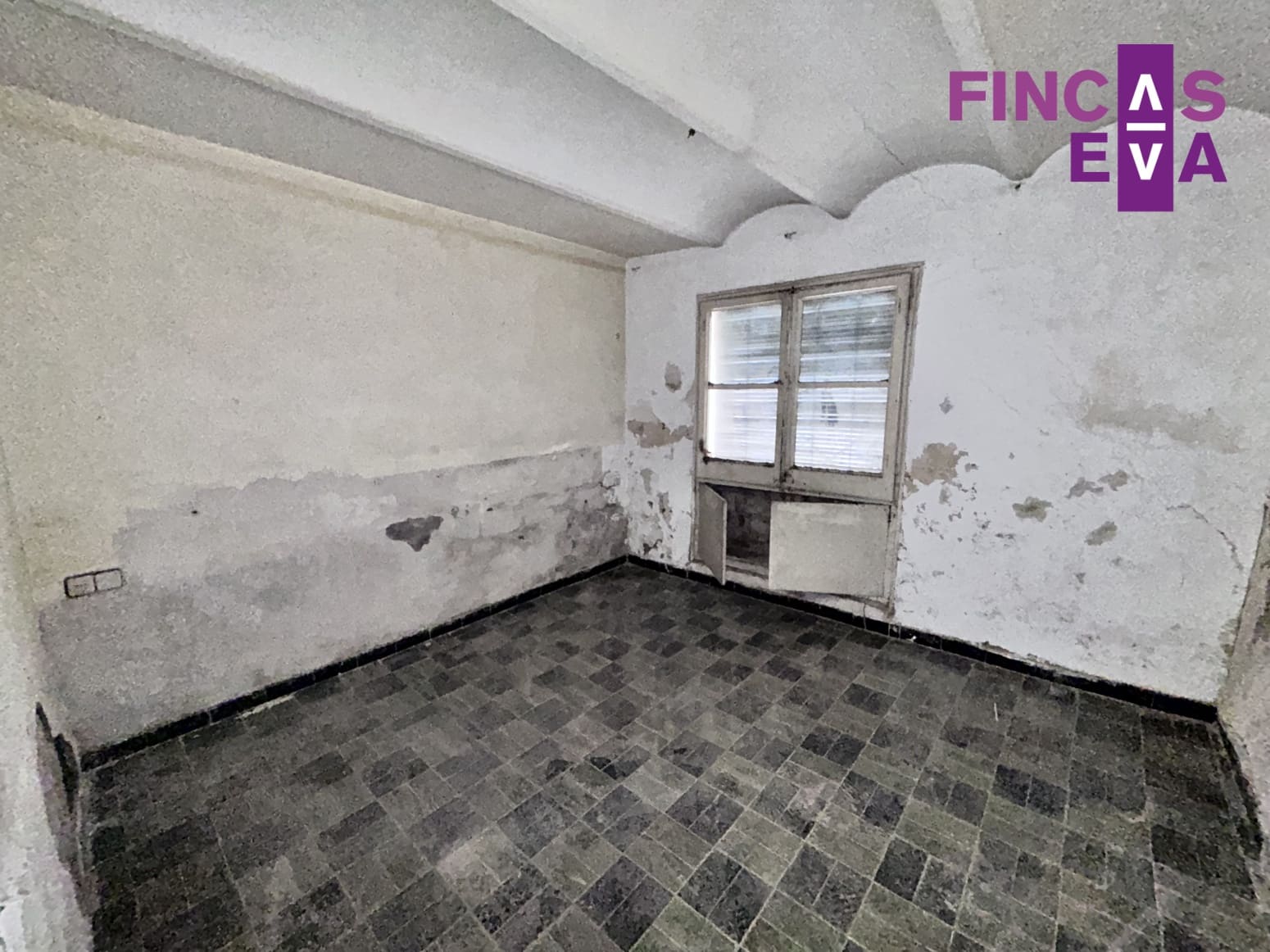 Flat for sale in L'Hospitalet de Llobregat - € 100,000 (Ref: 9694516)