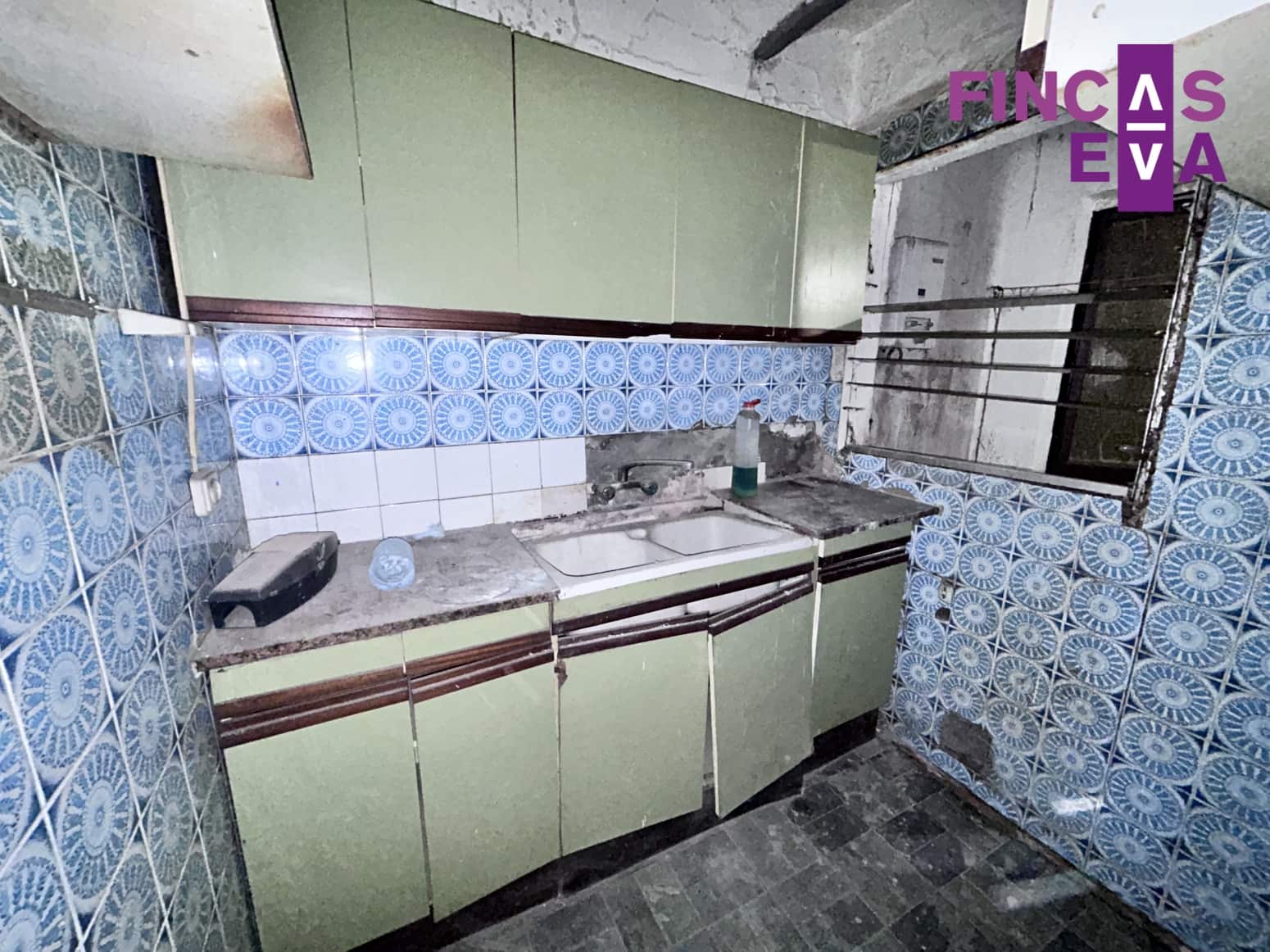 Flat for sale in L'Hospitalet de Llobregat - € 100,000 (Ref: 9694516)