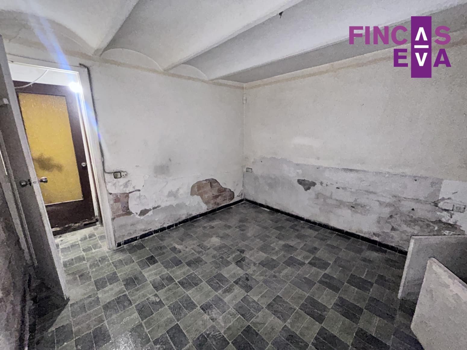 Flat for sale in L'Hospitalet de Llobregat - € 100,000 (Ref: 9694516)