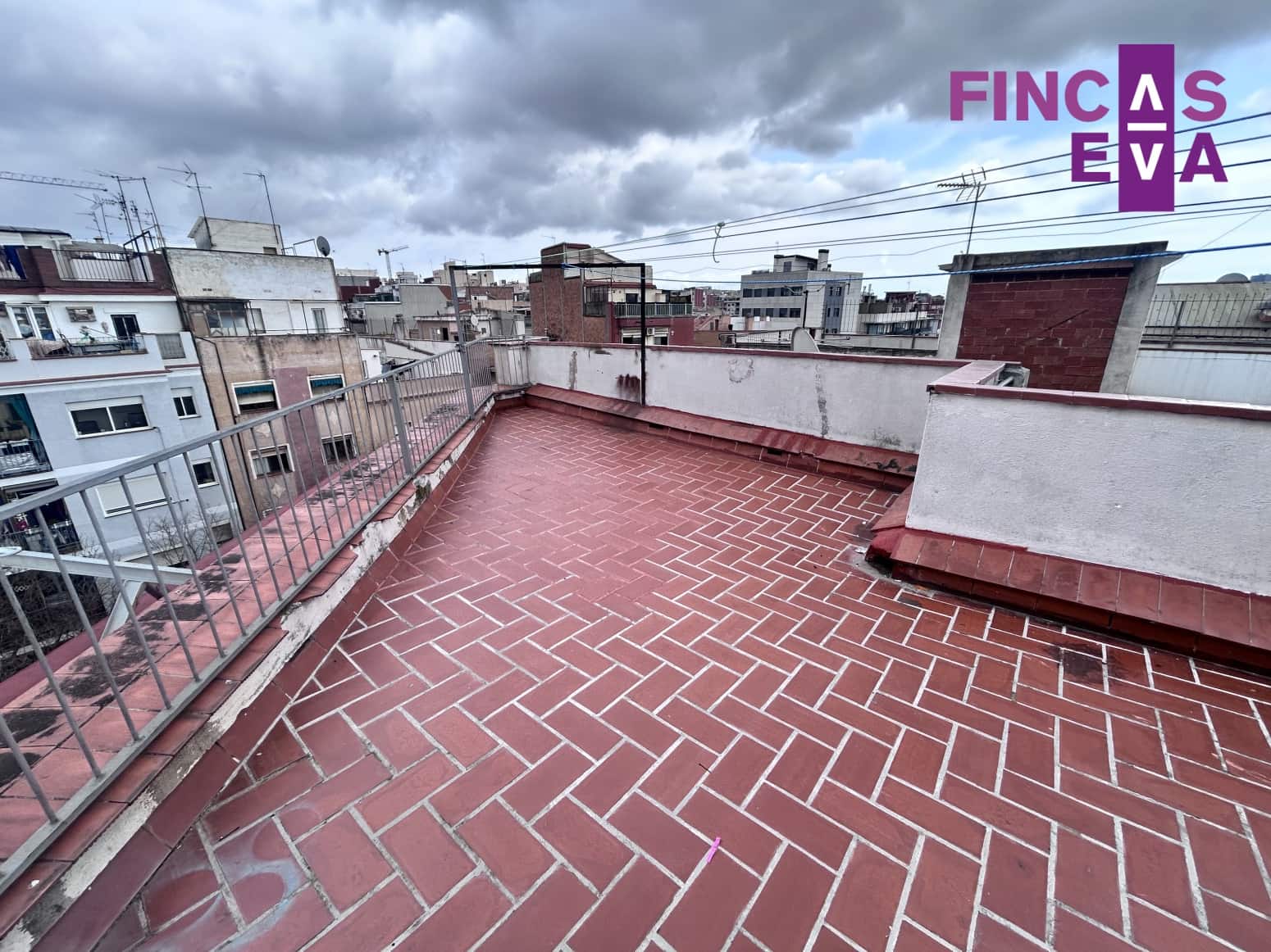 Flat for sale in L'Hospitalet de Llobregat - € 100,000 (Ref: 9694516)