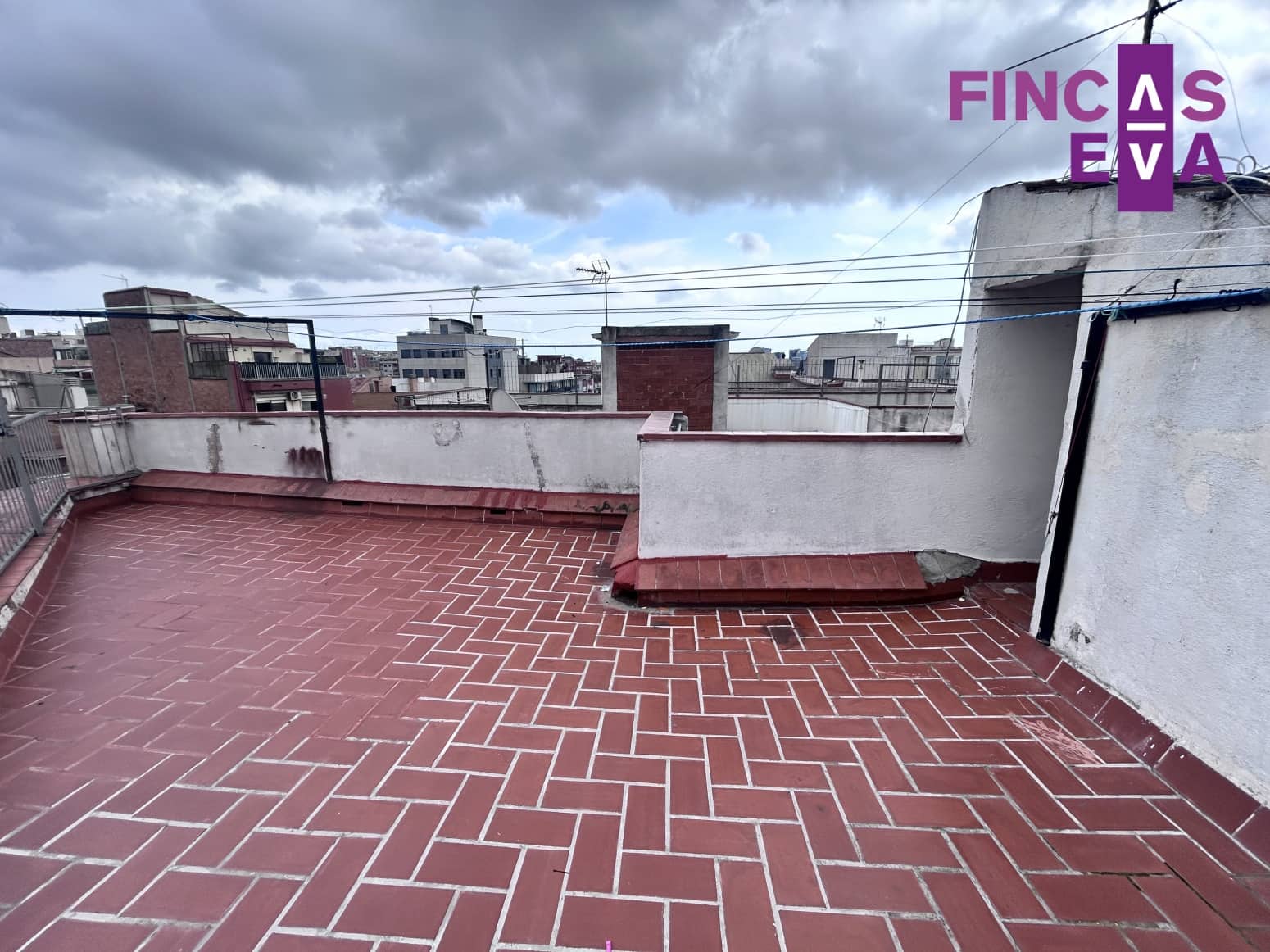 Flat for sale in L'Hospitalet de Llobregat - € 100,000 (Ref: 9694516)