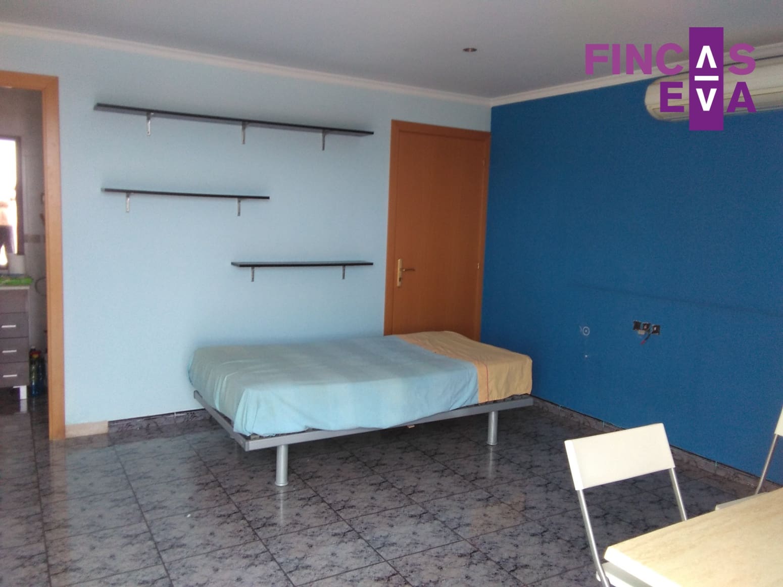 6 bedroom Villa for sale in Sant Vicenc dels Horts - € 350,000 (Ref: 9696703)