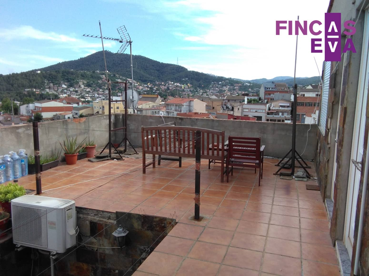 6 bedroom Villa for sale in Sant Vicenc dels Horts - € 350,000 (Ref: 9696703)