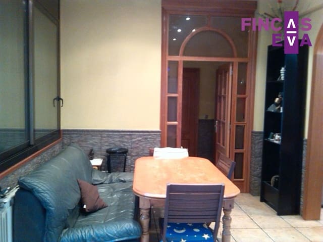 Chalet de 6 habitaciones en Sant Vicenç dels Horts en venta - 350.000 € (Ref: 9696703)