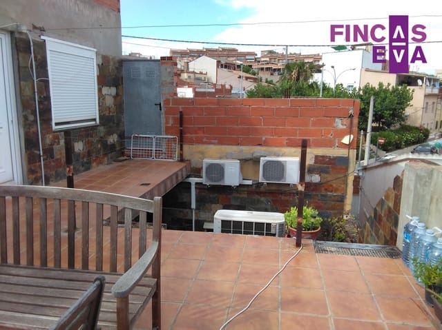 Chalet de 6 habitaciones en Sant Vicenç dels Horts en venta - 350.000 € (Ref: 9696703)