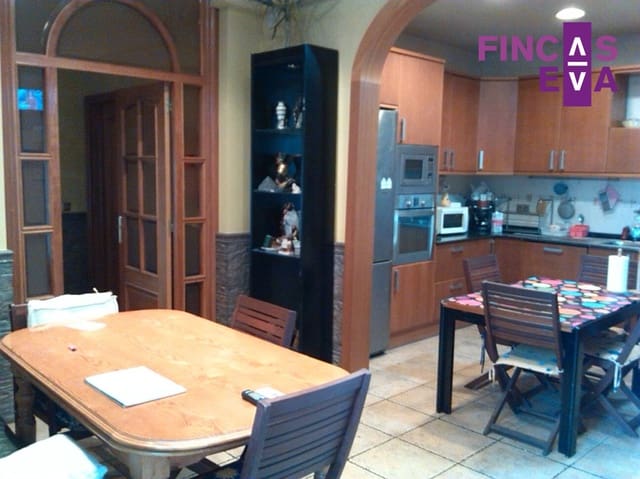 Chalet de 6 habitaciones en Sant Vicenç dels Horts en venta - 350.000 € (Ref: 9696703)
