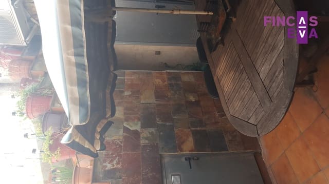 Chalet de 6 habitaciones en Sant Vicenç dels Horts en venta - 350.000 € (Ref: 9696703)