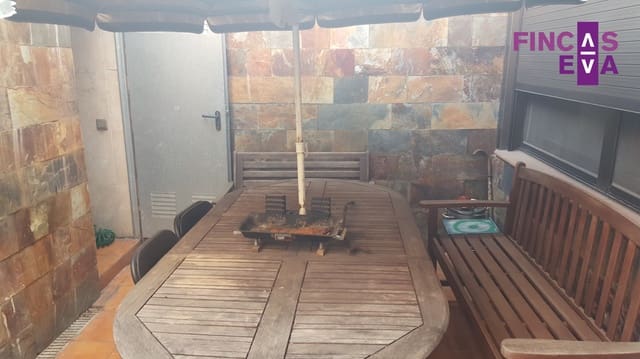 Chalet de 6 habitaciones en Sant Vicenç dels Horts en venta - 350.000 € (Ref: 9696703)