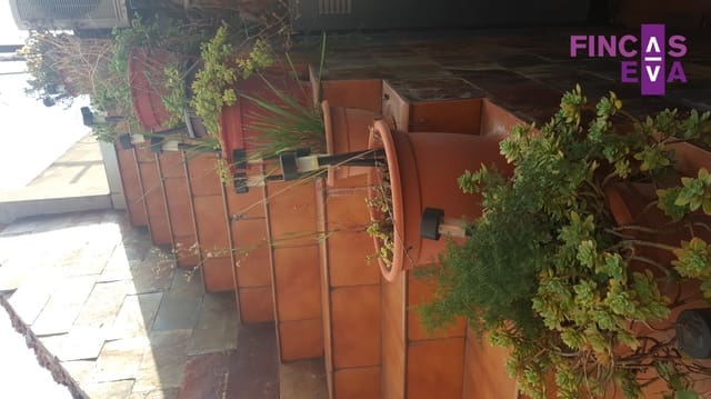 Chalet de 6 habitaciones en Sant Vicenç dels Horts en venta - 350.000 € (Ref: 9696703)