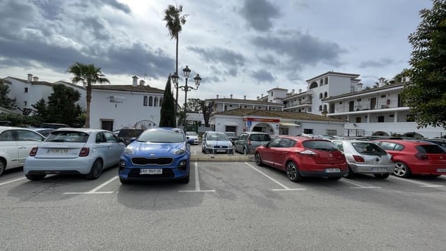 Lägenhet till salu i El Velerín, Estepona med pool garage - 195 000 € (Ref: 9696780)