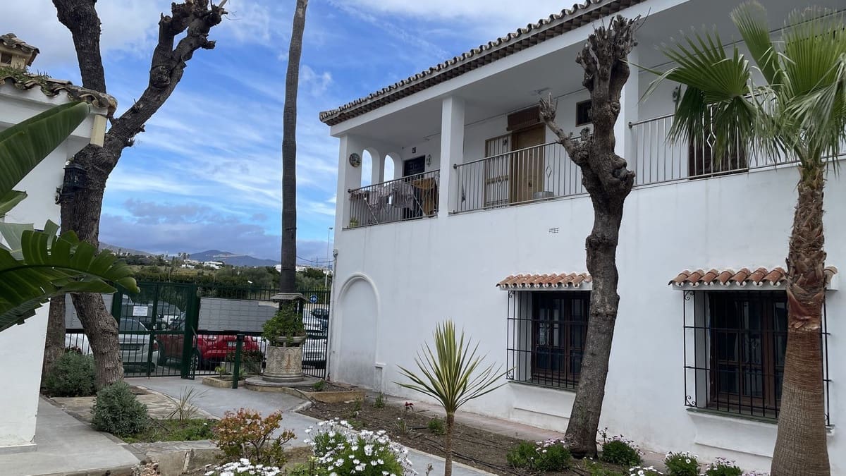 Flat for sale in El Velerin with pool garage - € 195,000 (Ref: 9696780)
