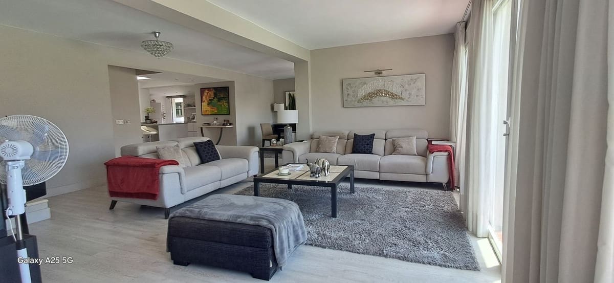 Chalet de 6 habitaciones en Marbella en venta con piscina garaje - 1.795.000 € (Ref: 9697790)