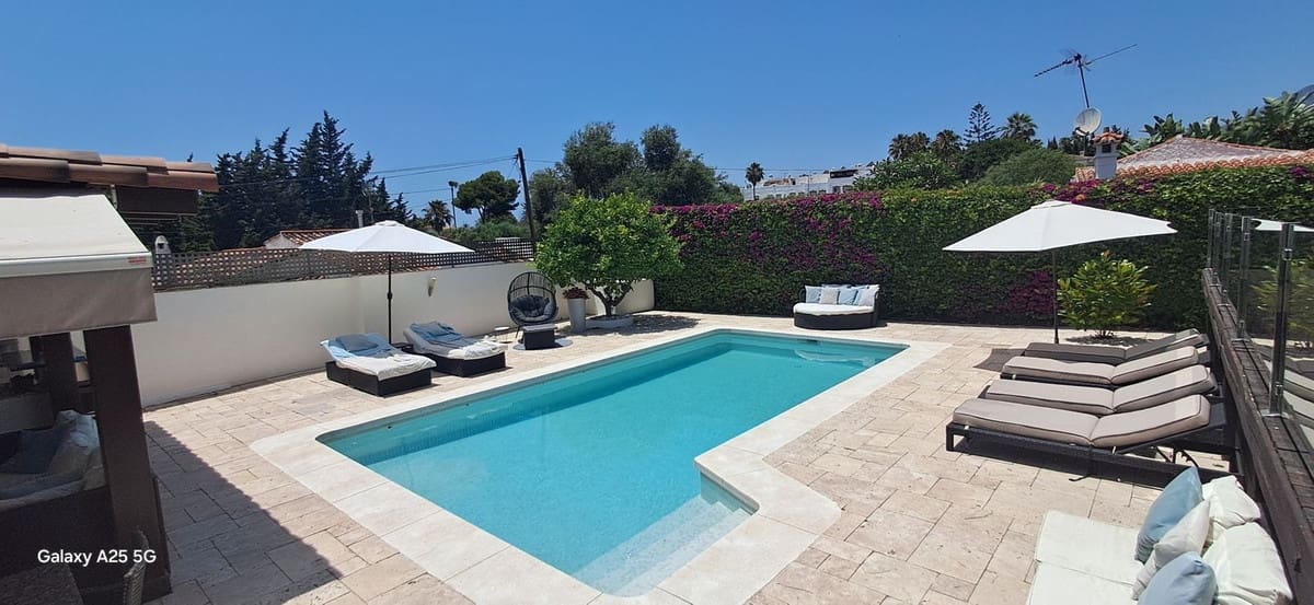 Chalet de 6 habitaciones en Marbella en venta con piscina garaje - 1.795.000 € (Ref: 9697790)