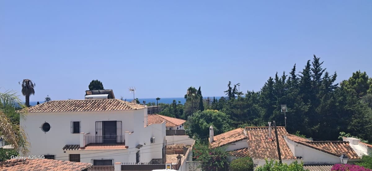 Chalet de 6 habitaciones en Marbella en venta con piscina garaje - 1.795.000 € (Ref: 9697790)