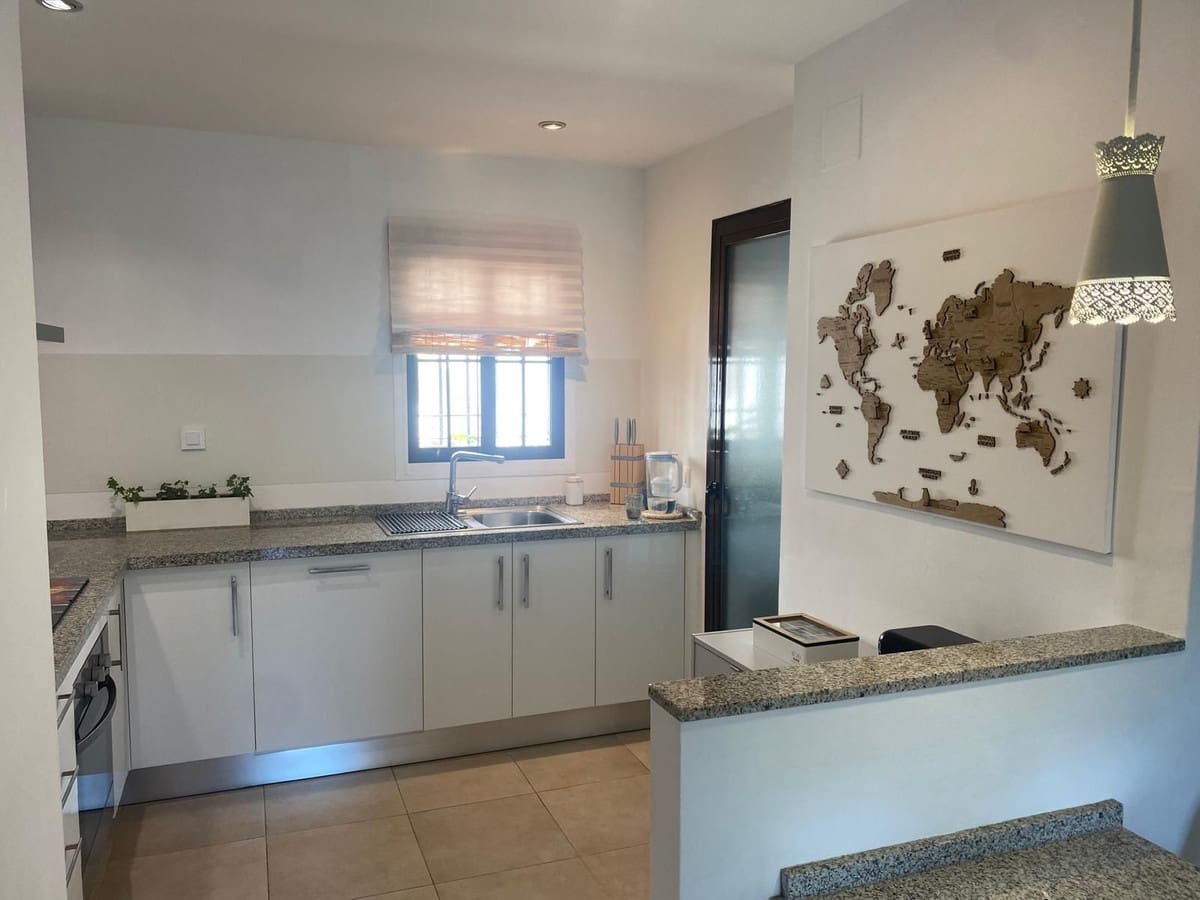 2 soverom Leilighet til salgs i Marbella med svømmebasseng garasje - € 425 000 (Ref: 9699296)