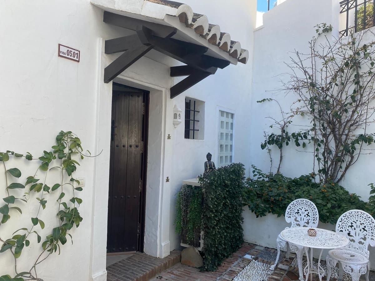 2 soverom Leilighet til salgs i Marbella med svømmebasseng garasje - € 425 000 (Ref: 9699296)