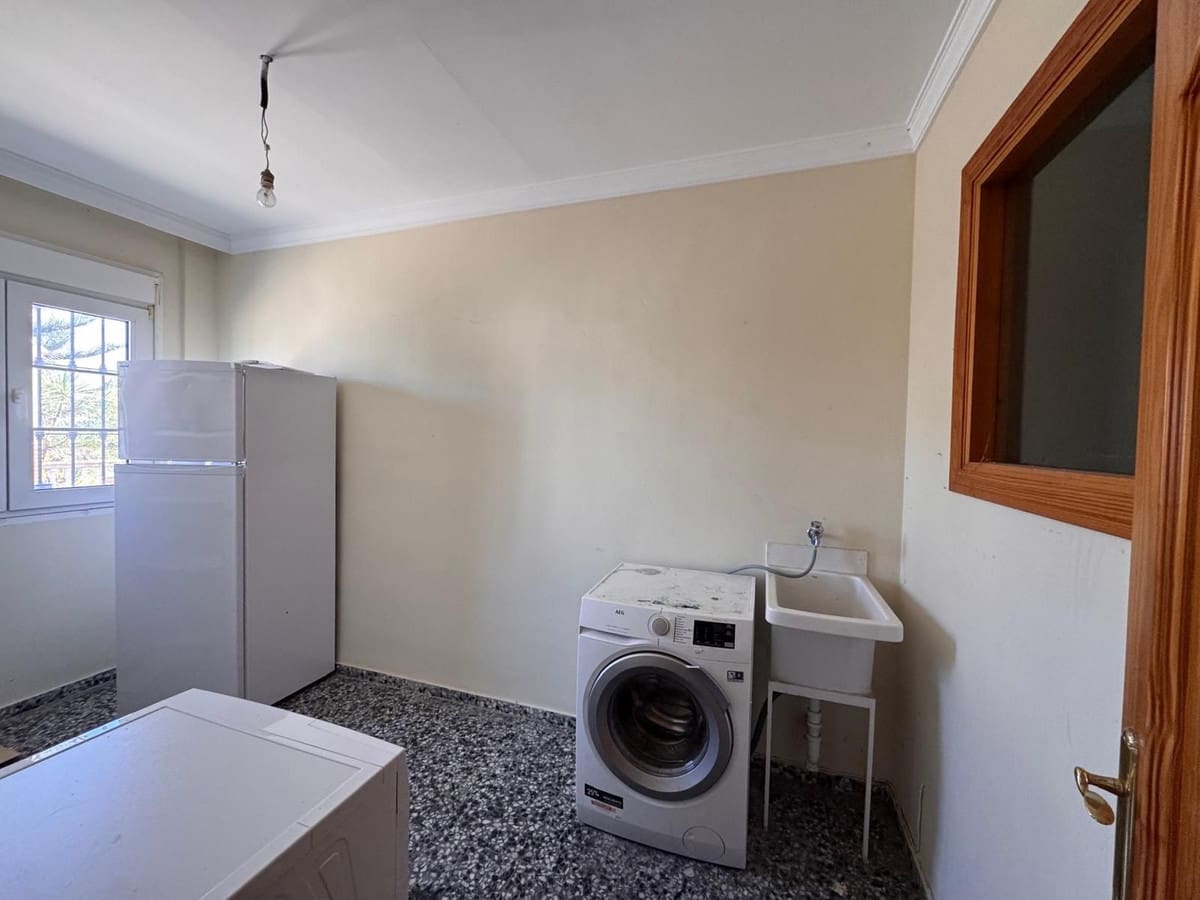 4 soveværelse Villa til salg i Estepona med swimmingpool garage - € 1.800.000 (Ref: 9699297)