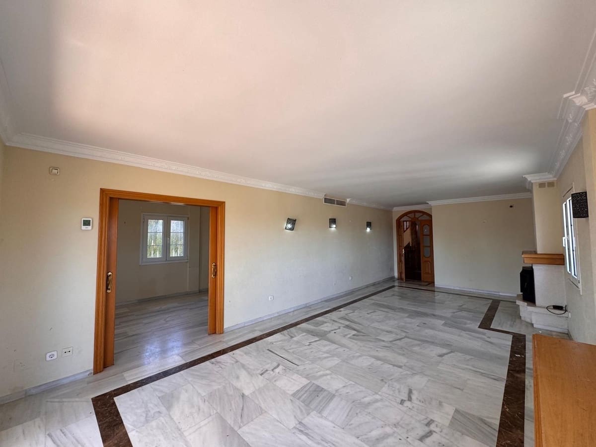 4 soveværelse Villa til salg i Estepona med swimmingpool garage - € 1.800.000 (Ref: 9699297)