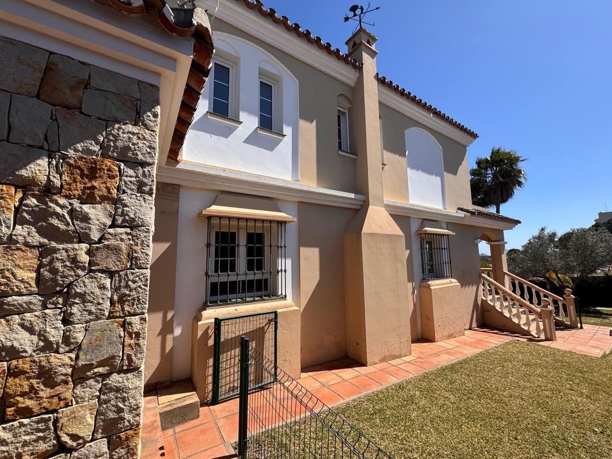 4 soveværelse Villa til salg i Estepona med swimmingpool garage - € 1.800.000 (Ref: 9699297)