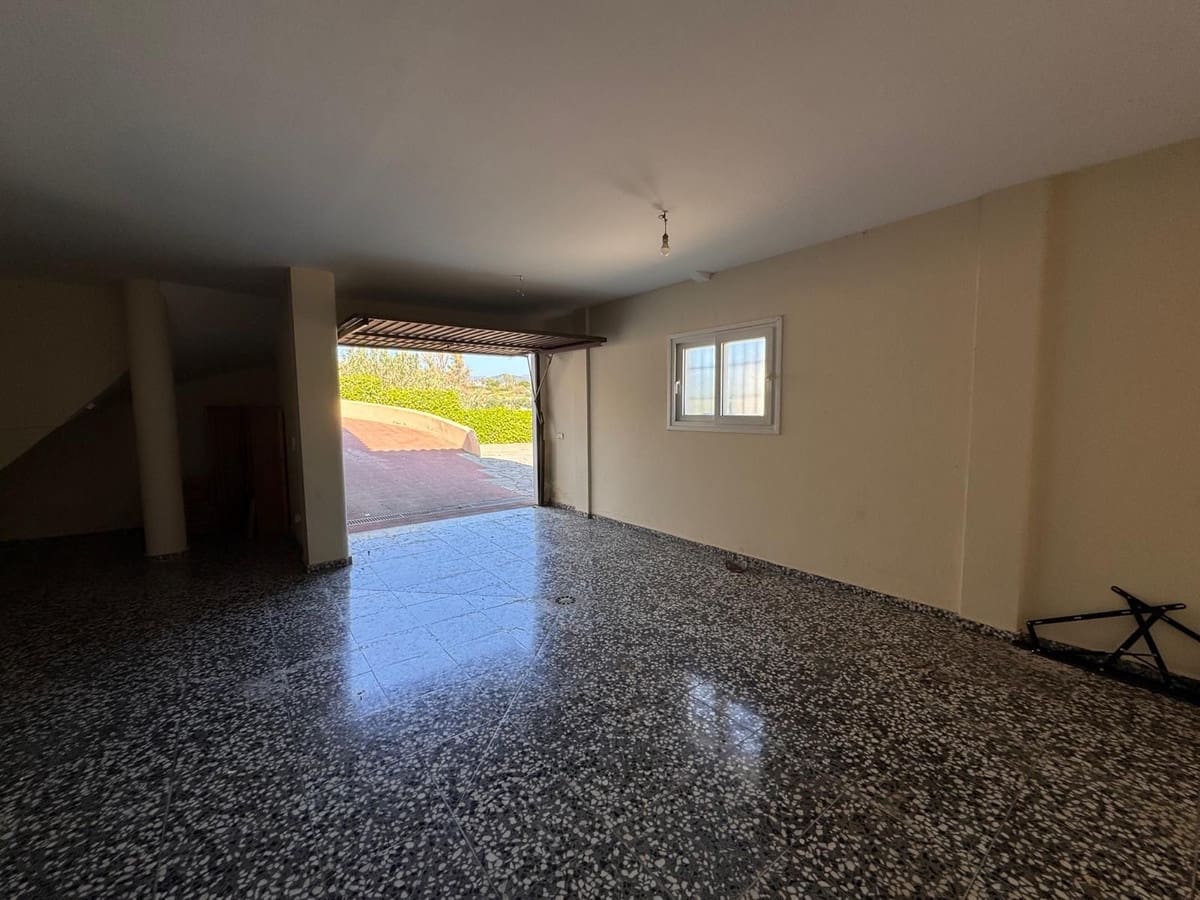 4 soveværelse Villa til salg i Estepona med swimmingpool garage - € 1.800.000 (Ref: 9699297)