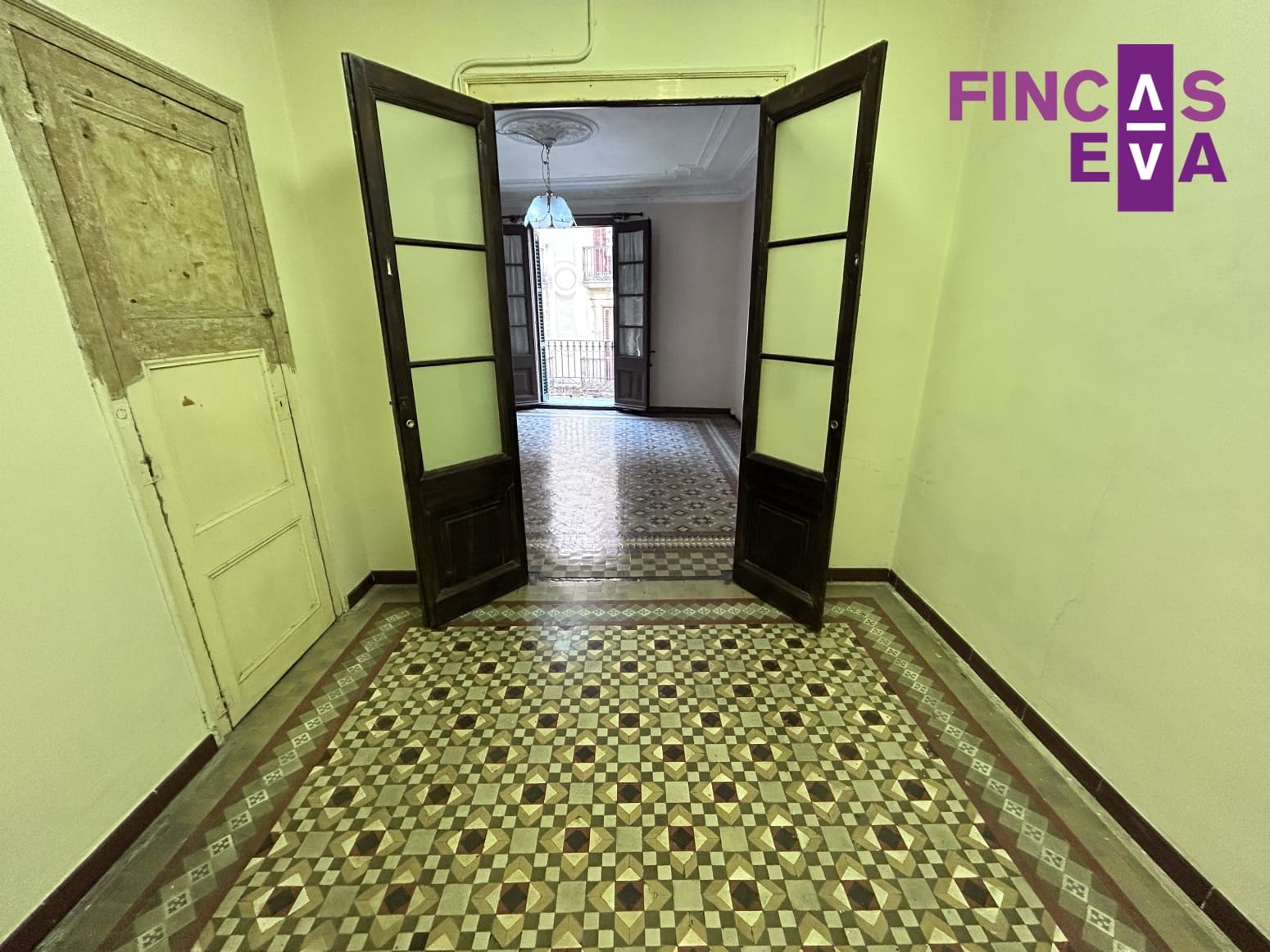 6 slaapkamer Flat te koop in Barcelona stad - € 623.000 (Ref: 9720505)