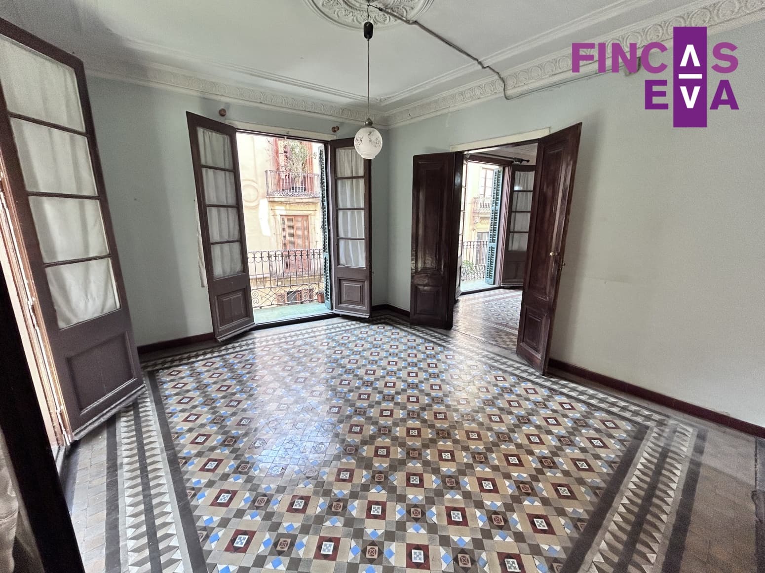 6 slaapkamer Flat te koop in Barcelona stad - € 623.000 (Ref: 9720505)