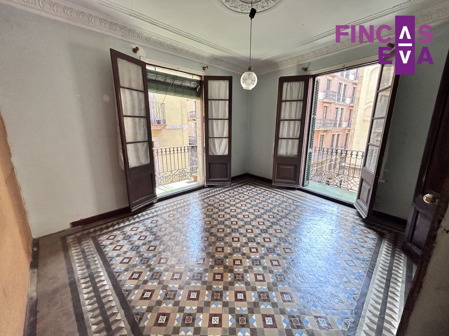 6 slaapkamer Flat te koop in Barcelona stad - € 623.000 (Ref: 9720505)