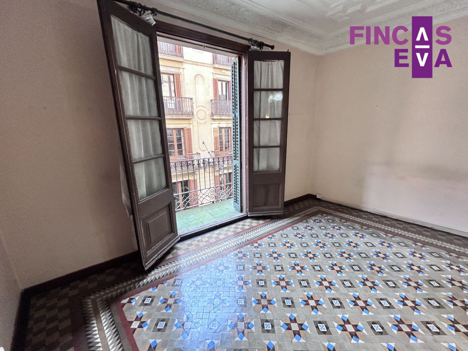 6 slaapkamer Flat te koop in Barcelona stad - € 623.000 (Ref: 9720505)