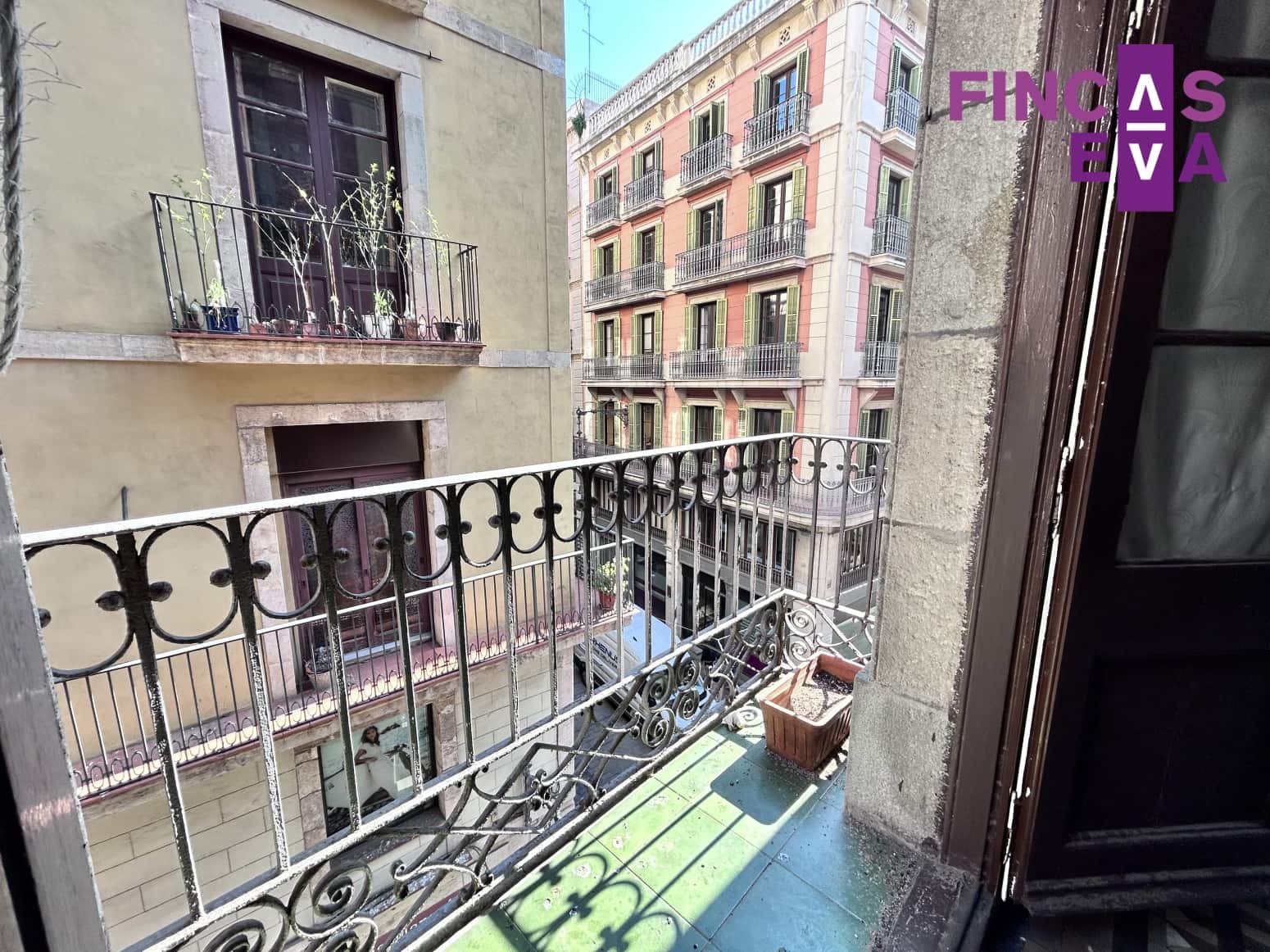 6 slaapkamer Flat te koop in Barcelona stad - € 623.000 (Ref: 9720505)
