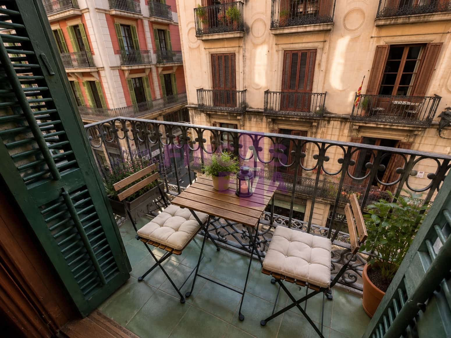 6 bedroom Flat for sale in Barcelona city - € 623,000 (Ref: 9720505)