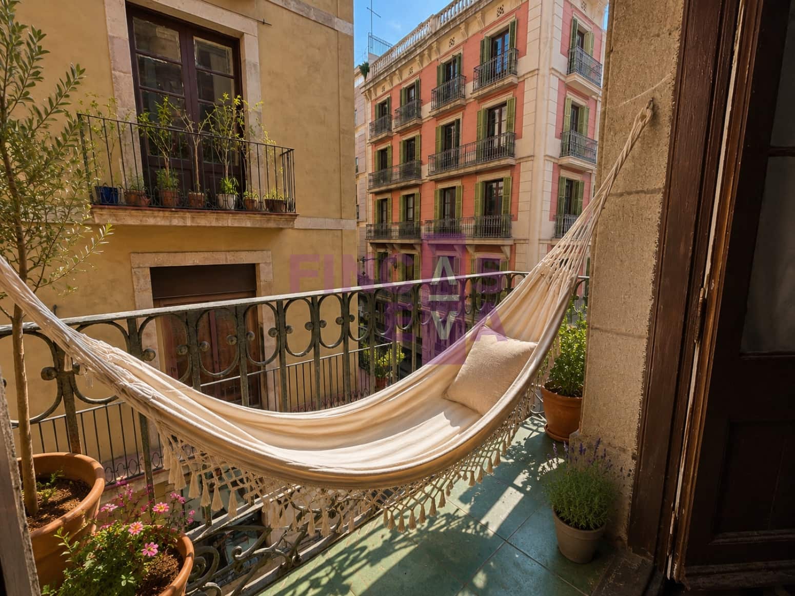 6 bedroom Flat for sale in Barcelona city - € 623,000 (Ref: 9720505)