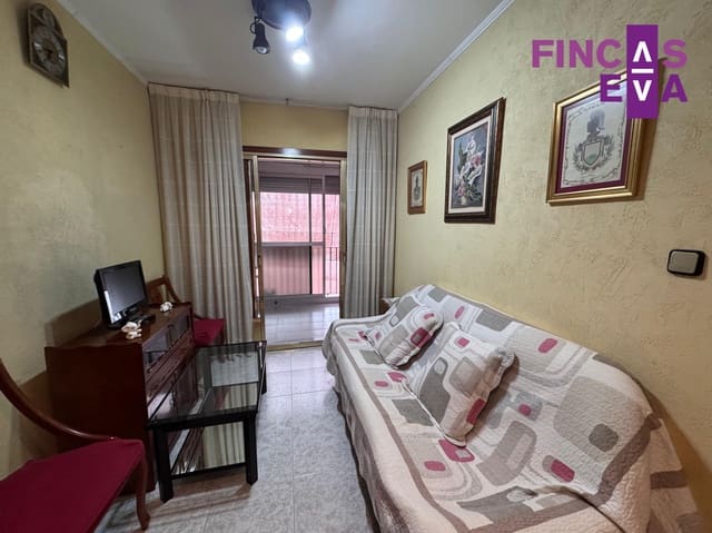 4 slaapkamer Flat te koop in El Raval, Barcelona stad - € 210.000 (Ref: 9726180)