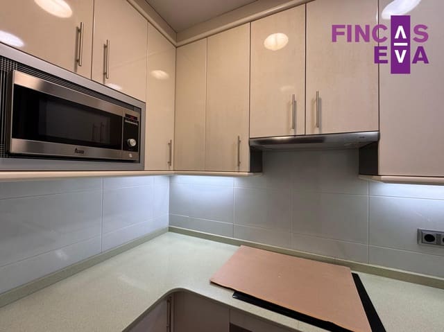 4 slaapkamer Flat te koop in El Raval, Barcelona stad - € 210.000 (Ref: 9726180)