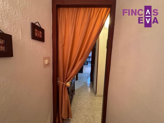 4 slaapkamer Flat te koop in El Raval, Barcelona stad - € 210.000 (Ref: 9726180)