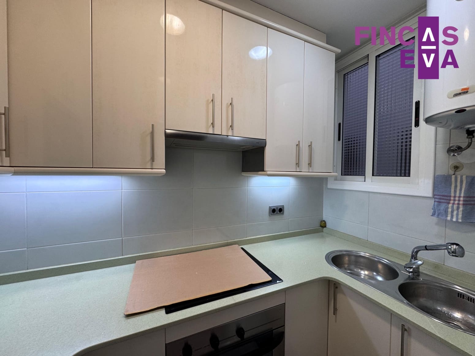4 slaapkamer Flat te koop in Barcelona stad - € 210.000 (Ref: 9726180)