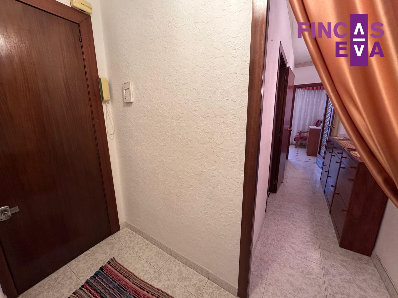 4 slaapkamer Flat te koop in Barcelona stad - € 210.000 (Ref: 9726180)