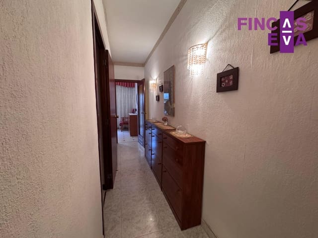 4 slaapkamer Flat te koop in El Raval, Barcelona stad - € 210.000 (Ref: 9726180)