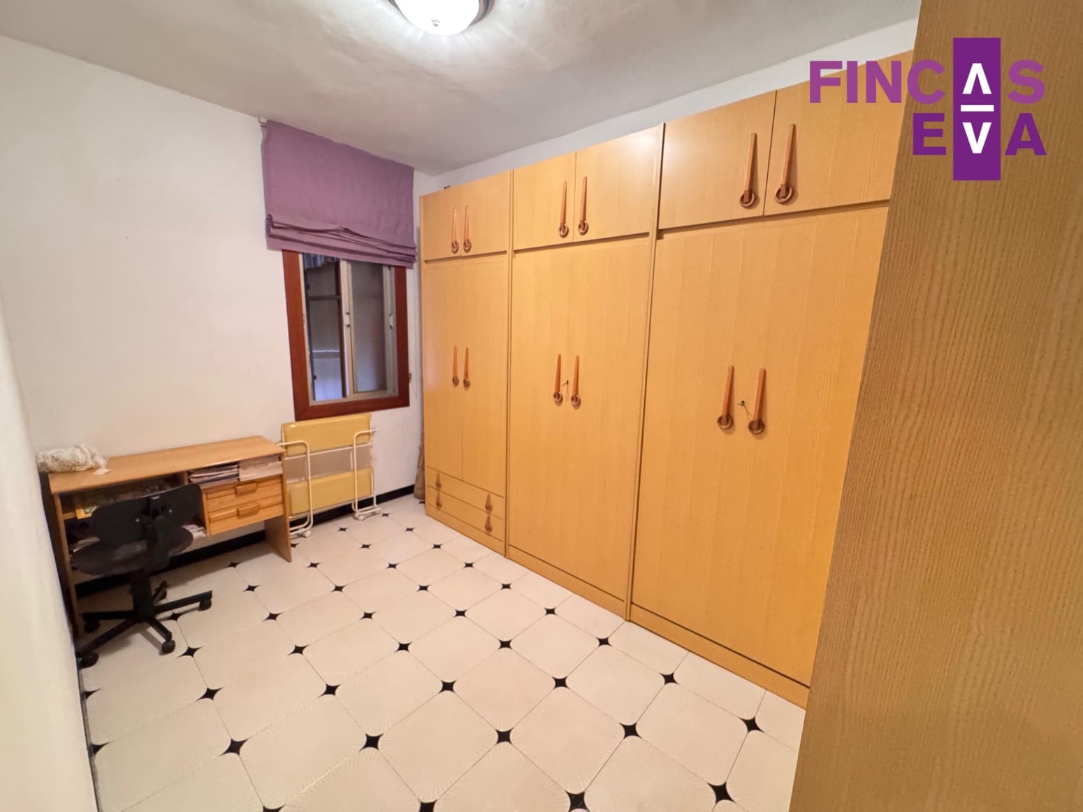 4 slaapkamer Flat te koop in Barcelona stad - € 210.000 (Ref: 9726180)
