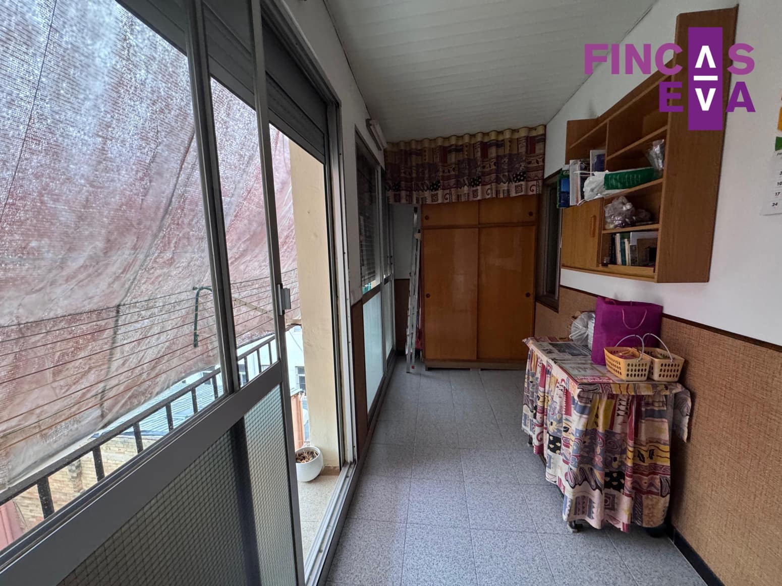 4 slaapkamer Flat te koop in Barcelona stad - € 210.000 (Ref: 9726180)