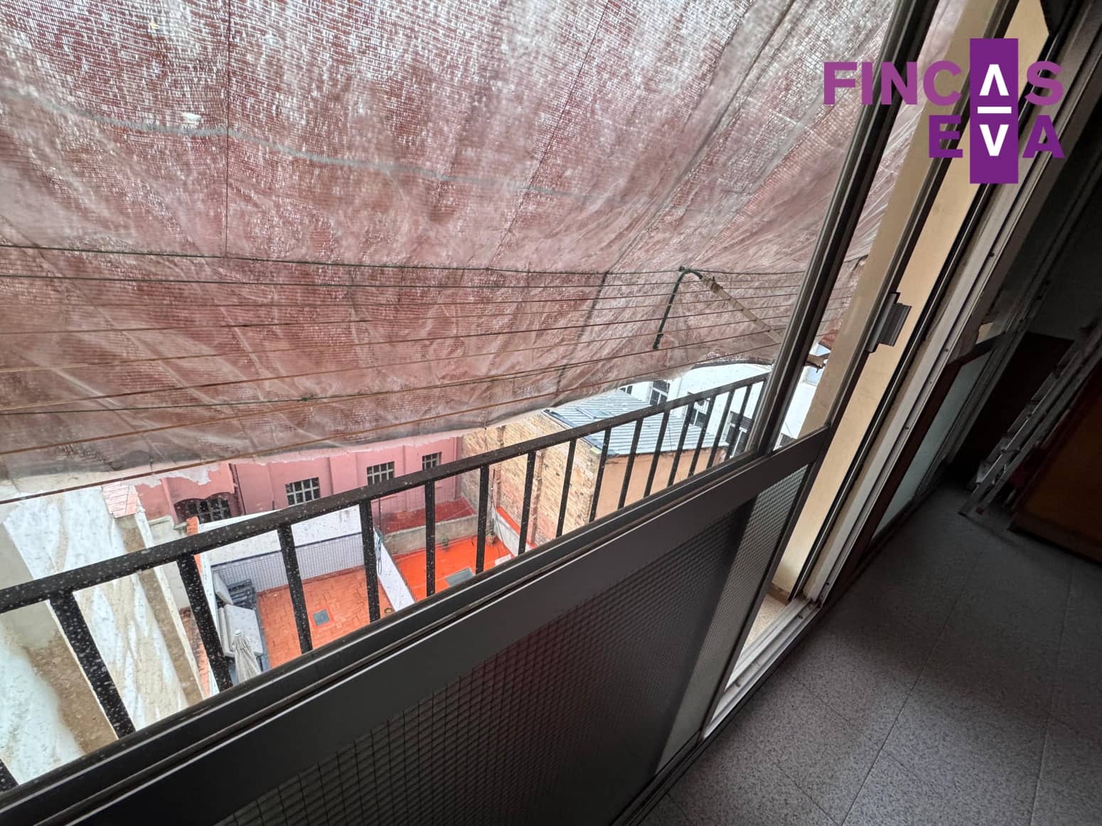 4 slaapkamer Flat te koop in Barcelona stad - € 210.000 (Ref: 9726180)