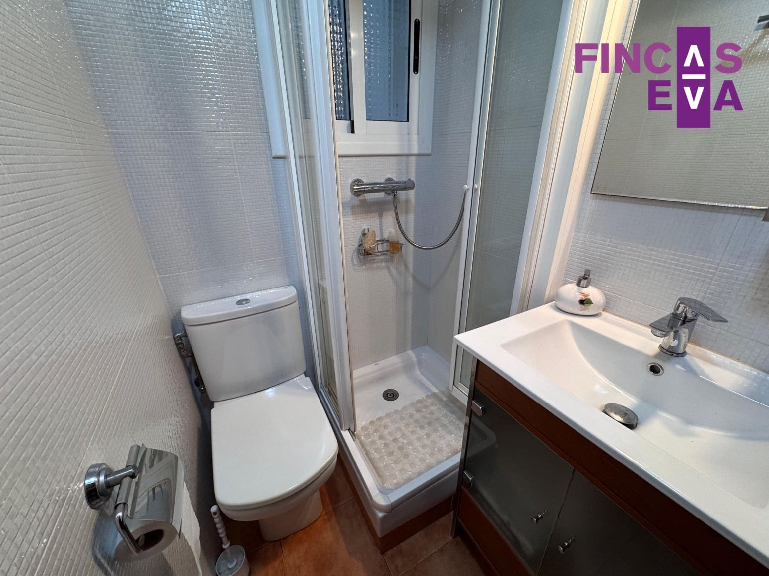 4 slaapkamer Flat te koop in Barcelona stad - € 210.000 (Ref: 9726180)