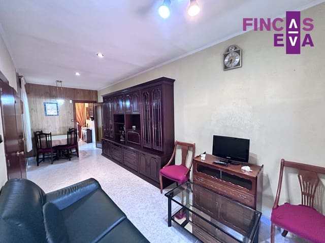 Piso de 4 habitaciones en El Raval, Barcelona ciudad en venta - 210.000 € (Ref: 9726180)